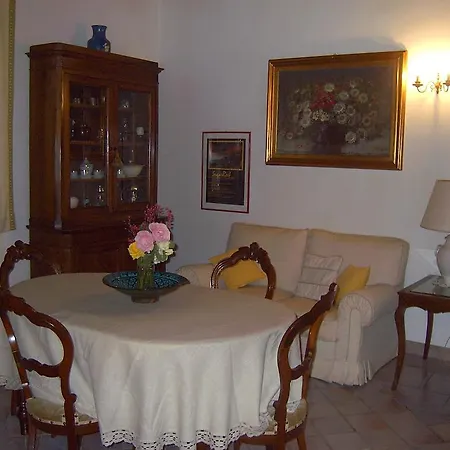 Oda ve Kahvaltı Il Casale Di Silla 3*